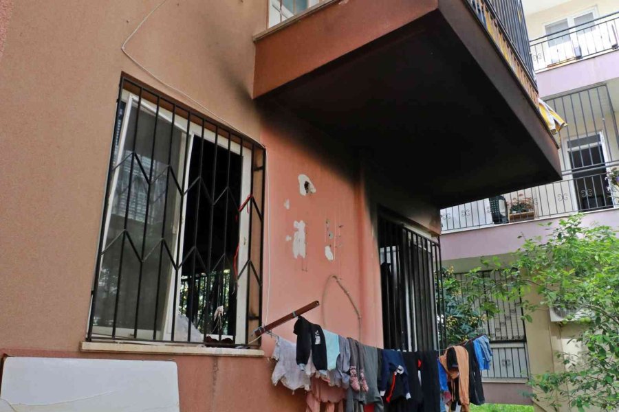 Yangında 2 Çocuğu Dumandan Etkilenen Anne Gözyaşlarını Tutamadı