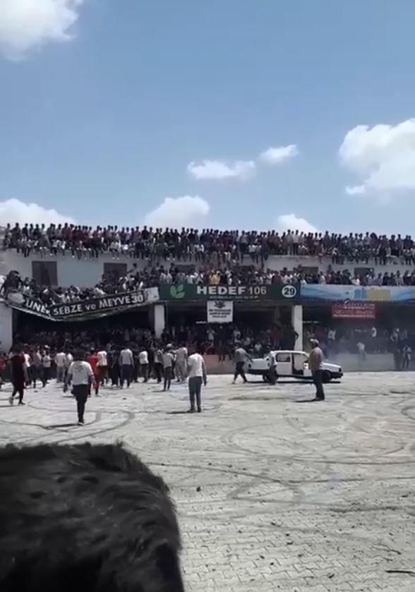 Drift Festivalini İzleyenlerin Bulunduğu Balkon Çöktü, Faciadan Dönüldü