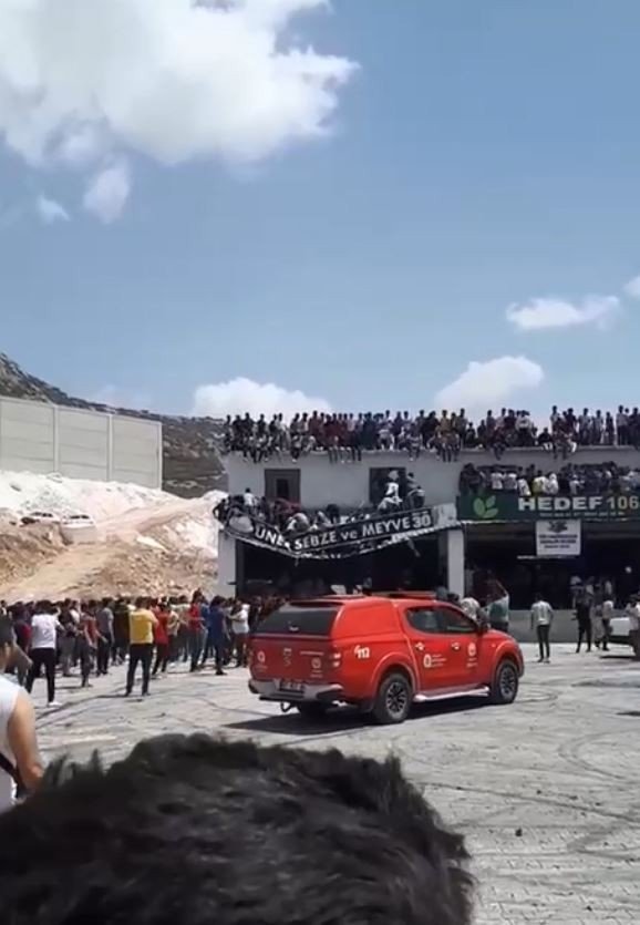 Faciadan Dönülen Balkon Çökmesinde Panik Anları Kamerada