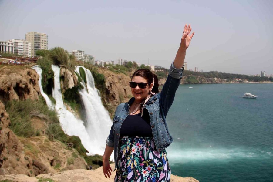 Antalya’nın Dünyaca Ünlü Düden Şelalesi’nde Ramazan Bayramı Yoğunluğu