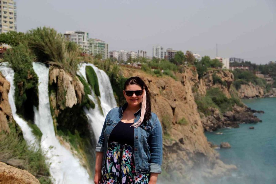 Antalya’nın Dünyaca Ünlü Düden Şelalesi’nde Ramazan Bayramı Yoğunluğu