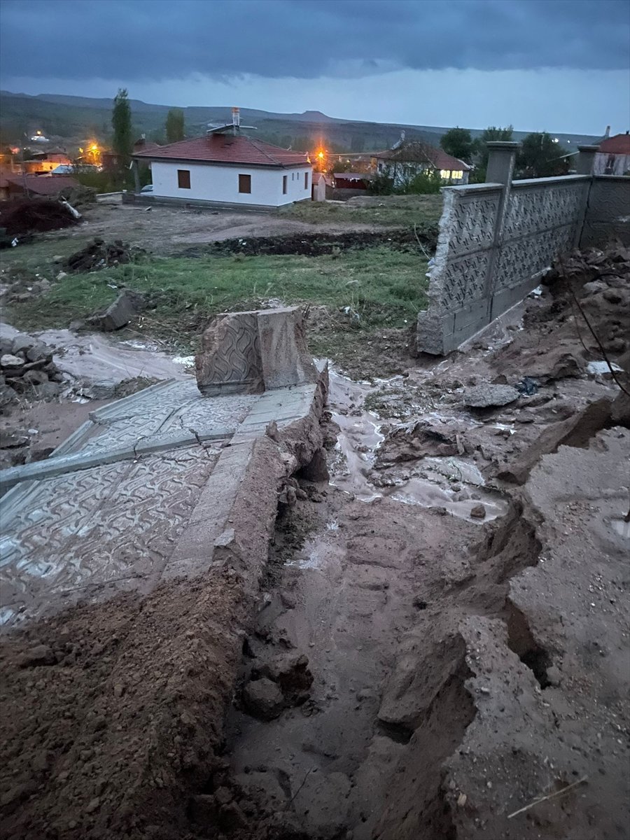 Aksaray’da Sağanak, Su Baskınlarına Neden Oldu