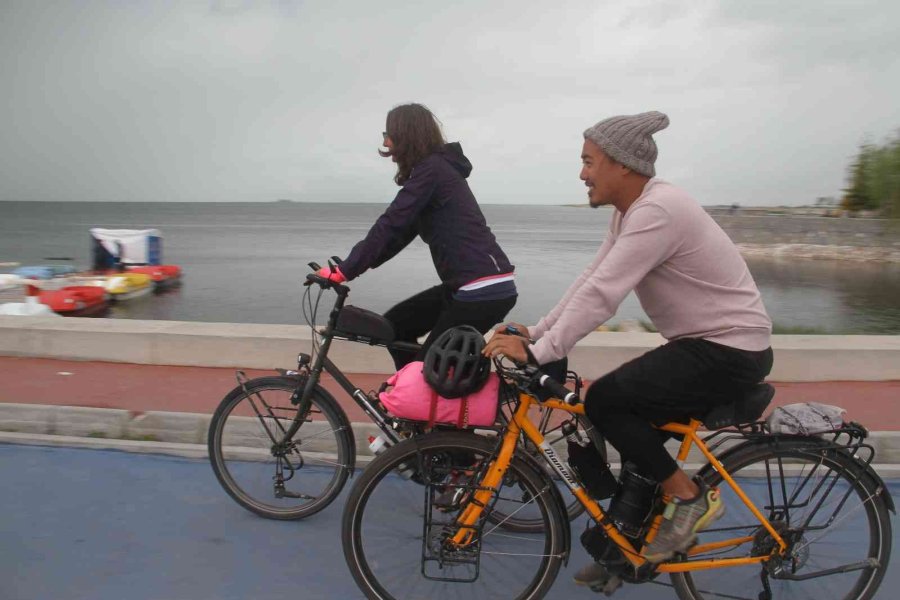 Alman Ve Çinli Çift, 7 Bin 300 Kilometre Pedal Çevirerek Türkiye’ye Geldi