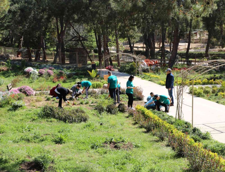 Makedon Öğrenciler Antalya Hayvanat Bahçesi’nde Eğitim Alıyor