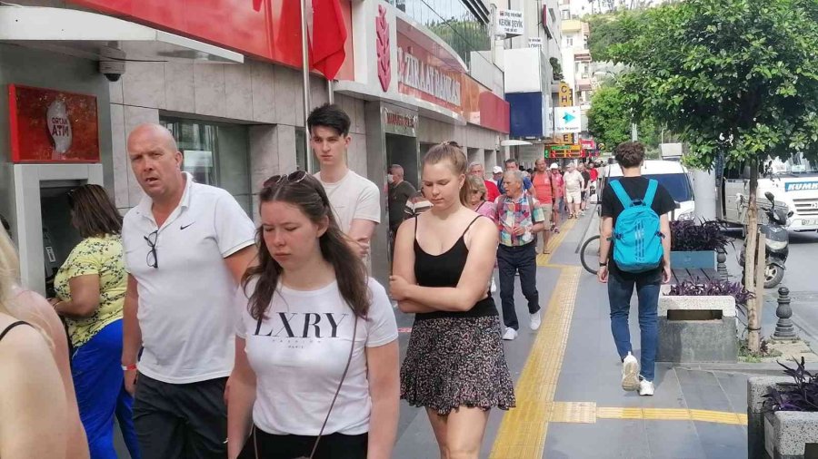 Tur Firmaları Semt Pazarına Turist Taşıdı