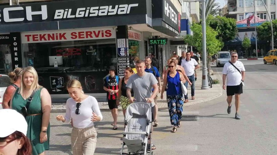 Tur Firmaları Semt Pazarına Turist Taşıdı
