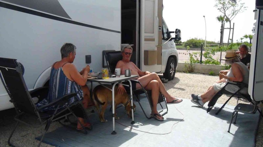 Bayramda Tatilin Gözdesi Denize Sıfır 5 Yıldızlı Karavanlar Oldu