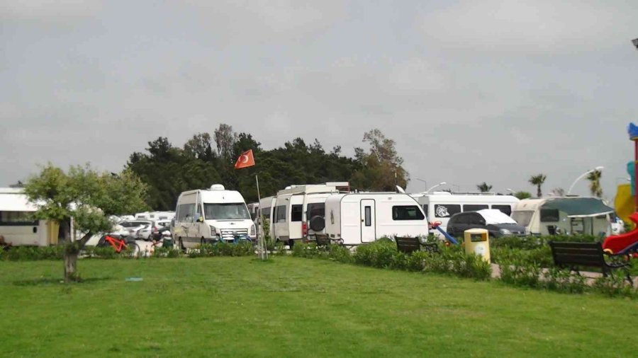 Bayramda Tatilin Gözdesi Denize Sıfır 5 Yıldızlı Karavanlar Oldu