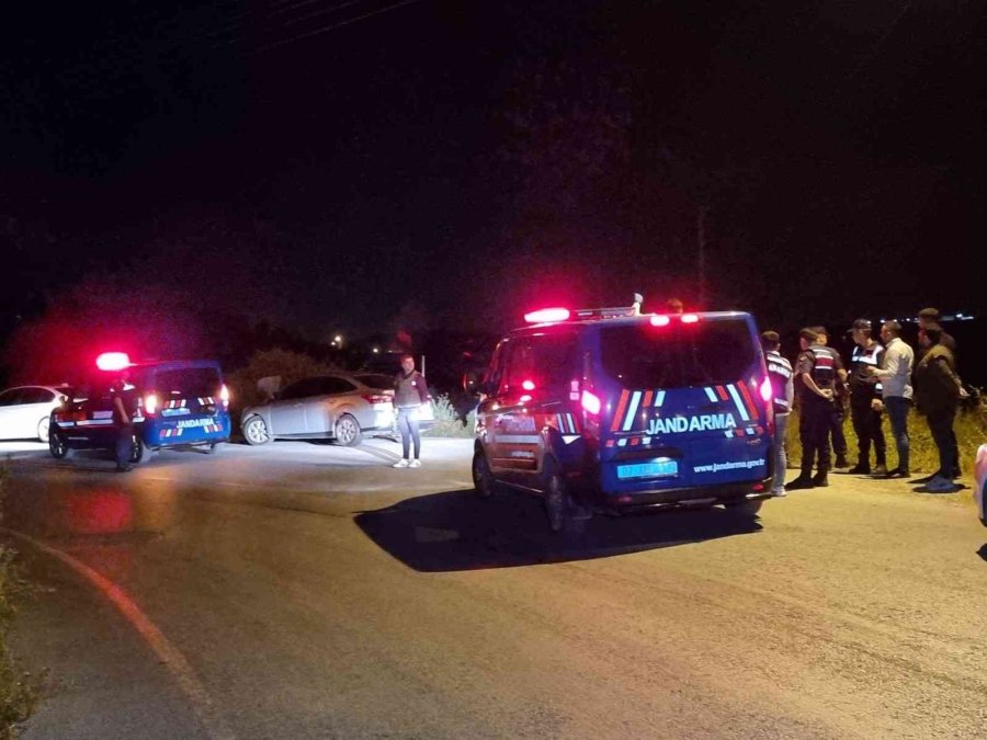 Alkollü Sürücünün Kullandığı Otomobil Jandarmadan Kaçarken Takla Attı: 2 Yaralı