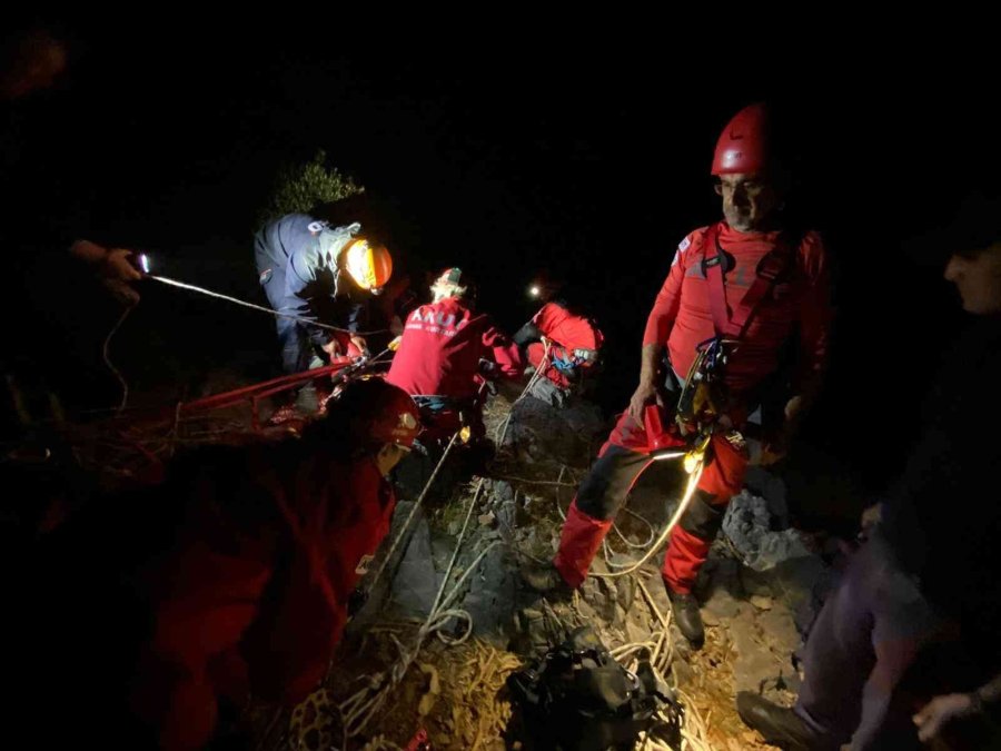 Mağarada Mahsur Kalan 4 Kişi Kurtarıldı