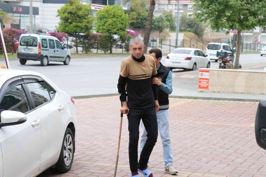 Banka Soymaya Çalışırken Sakatlandı, Bastonla Bir Başka İşyerinden Hırsızlık Yaptı