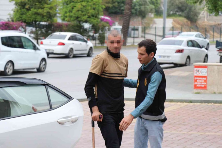 Banka Soymaya Çalışırken Sakatlandı, Bastonla Bir Başka İşyerinden Hırsızlık Yaptı