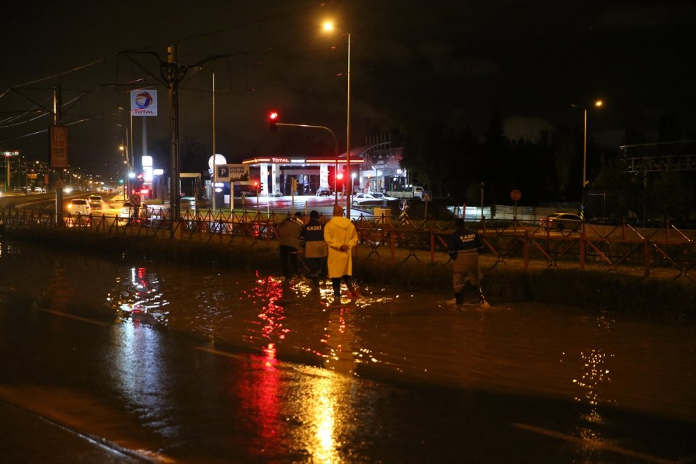Kayseri'de Sağanak Hayatı Olumsuz Etkiledi