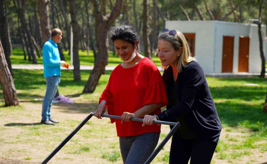 Özel Çocuklar Hayatpark’ta Çim Ekti