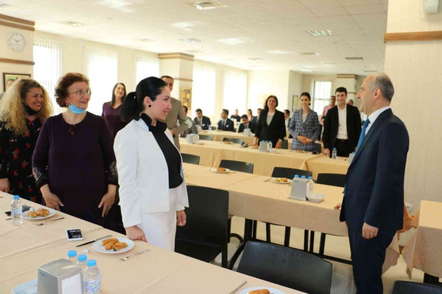 Antalya Adliyesinde İlk İş Gününde Bayramlaşma Töreni