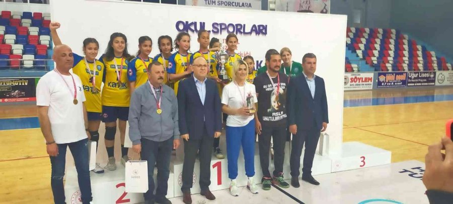 Nadire Konuk, Yıldız Hentbolde Türkiye Şampiyonu