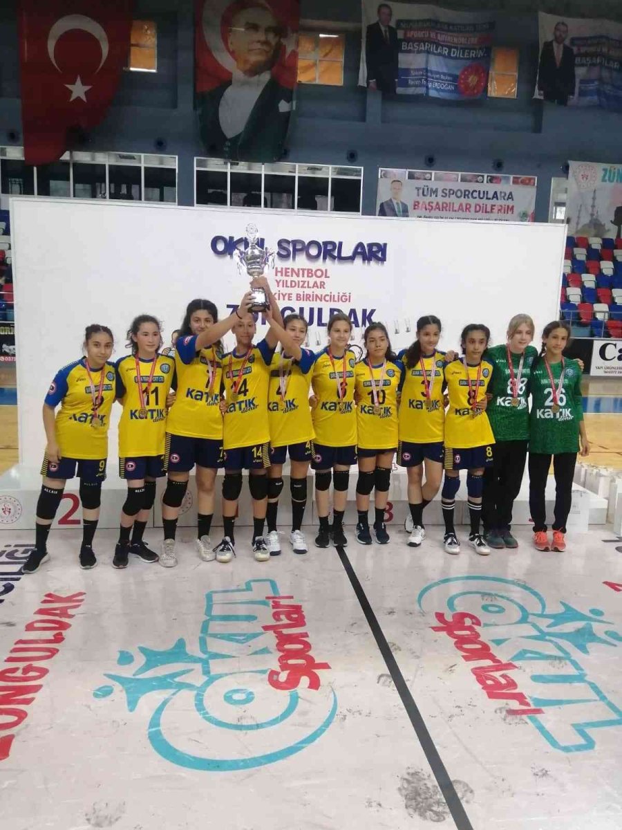 Nadire Konuk, Yıldız Hentbolde Türkiye Şampiyonu