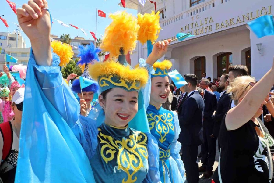 Antalya’da Uluslararası Antalya Yörük Türkmen Festivali Yörük Göçü İle Başladı