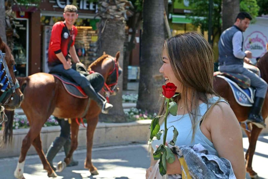 Antalya’da Uluslararası Antalya Yörük Türkmen Festivali Yörük Göçü İle Başladı
