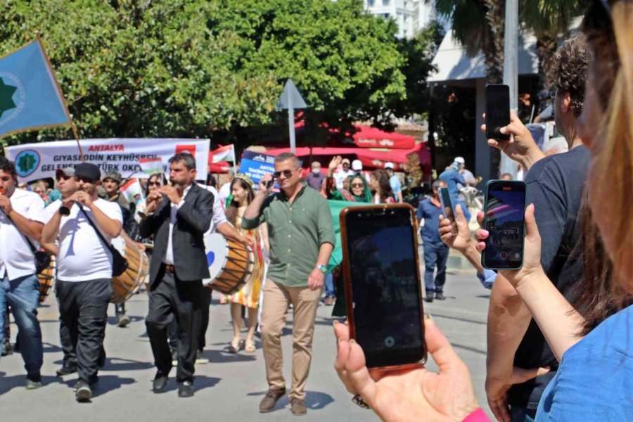 Antalya’da Uluslararası Antalya Yörük Türkmen Festivali Yörük Göçü İle Başladı