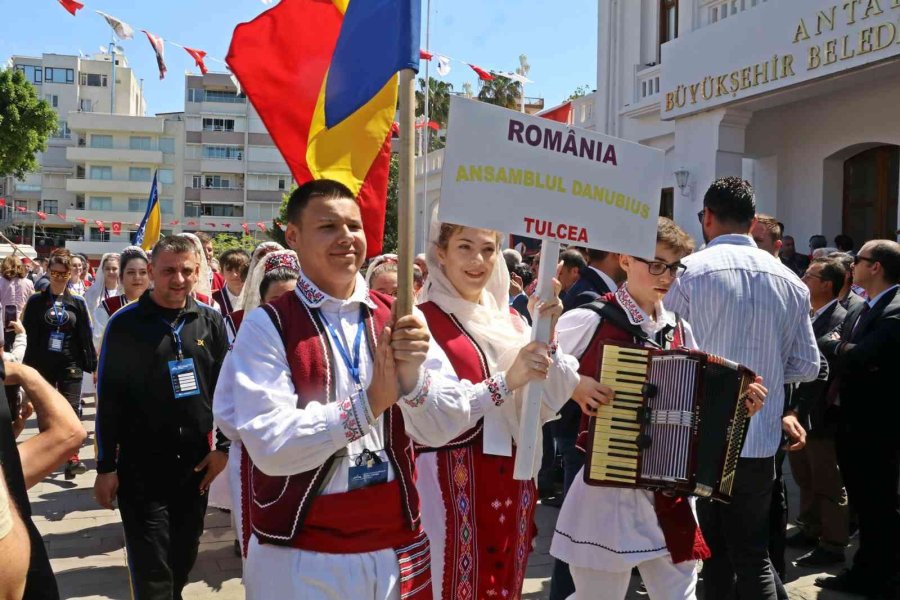 Antalya’da Uluslararası Antalya Yörük Türkmen Festivali Yörük Göçü İle Başladı