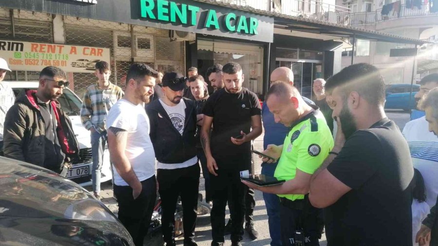 Motosikletiyle Kavşakta Beklerken Ölümle Burun Buruna Geldi