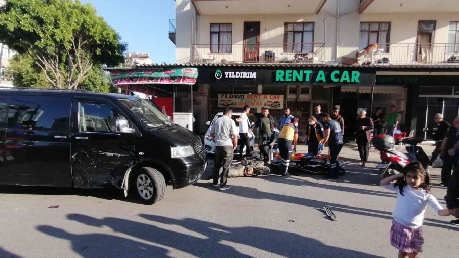 Motosikletiyle Kavşakta Beklerken Ölümle Burun Buruna Geldi