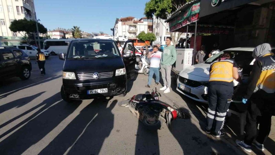 Motosikletiyle Kavşakta Beklerken Ölümle Burun Buruna Geldi