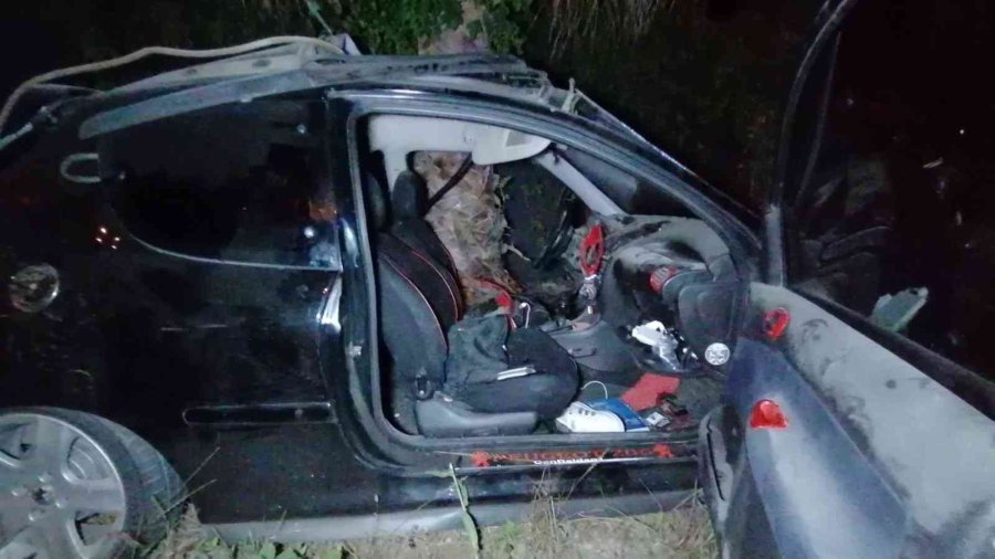 Otomobil Takla Atıp Palmiyeye Çarptı: 1 Ölü