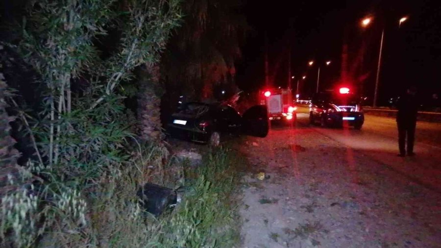 Otomobil Takla Atıp Palmiyeye Çarptı: 1 Ölü