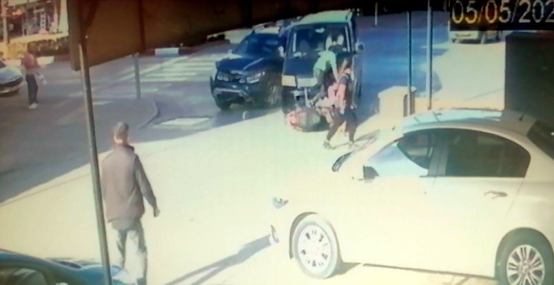 Motosikletiyle Kavşakta Beklerken Ölümle Burun Buruna Geldi