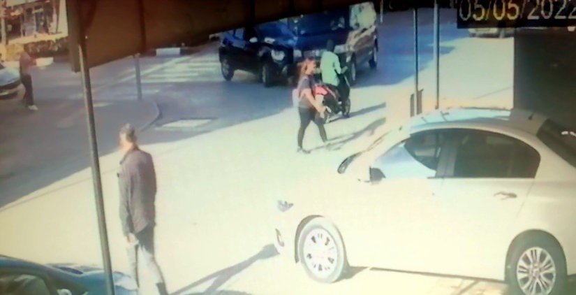 Motosikletiyle Kavşakta Beklerken Ölümle Burun Buruna Geldi