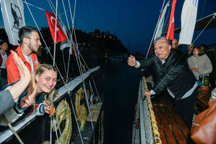 Muratpaşa Belediyesi’nin Öncülüğünde Dilekler Akdeniz’le Buluştu