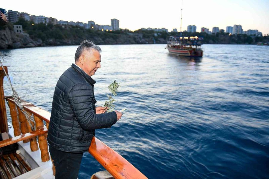 Muratpaşa Belediyesi’nin Öncülüğünde Dilekler Akdeniz’le Buluştu