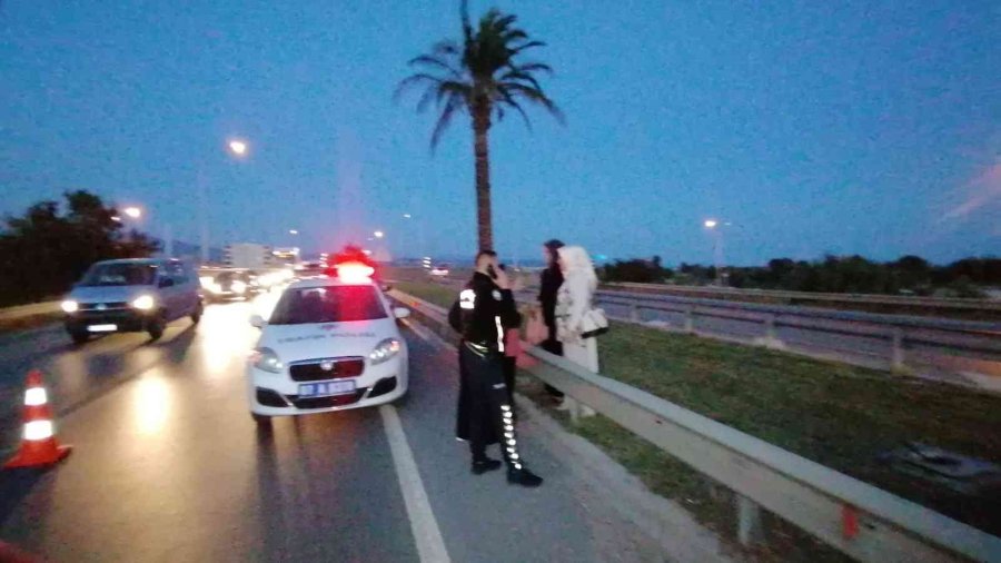 Arkadan Çarptığı Otomobil, Refüjden Atlayıp Karşı Şeride Geçti