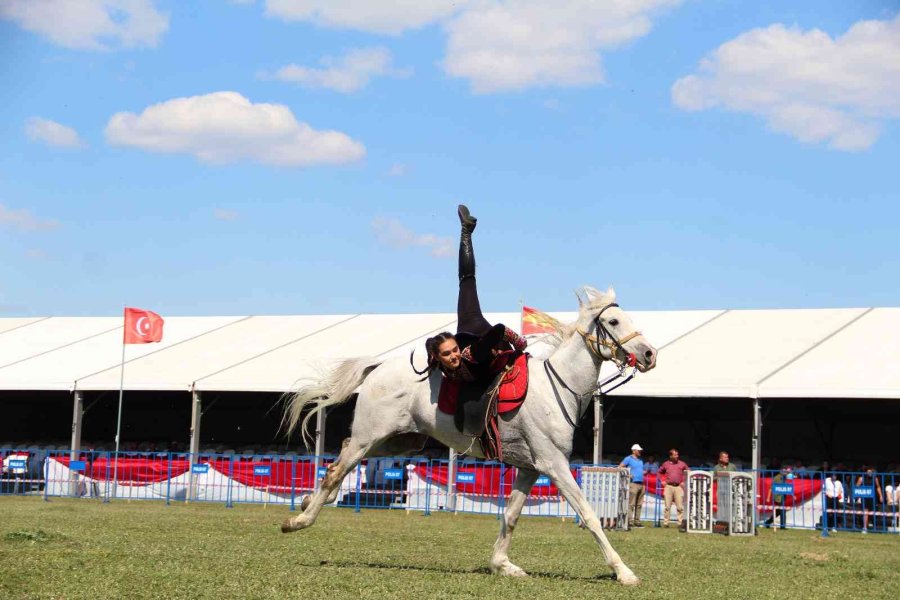 Antalya’da Yörük Türkmen Festivali’nde Atlı Görsel Şov