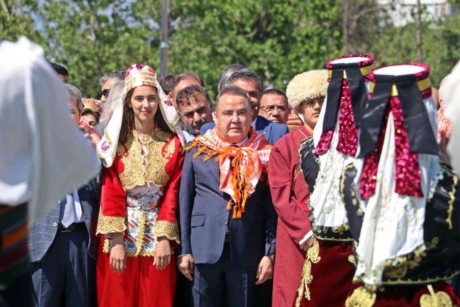 Antalya’da Uluslararası Antalya Yörük Türkmen Festivali Yörük Göçü İle Başladı