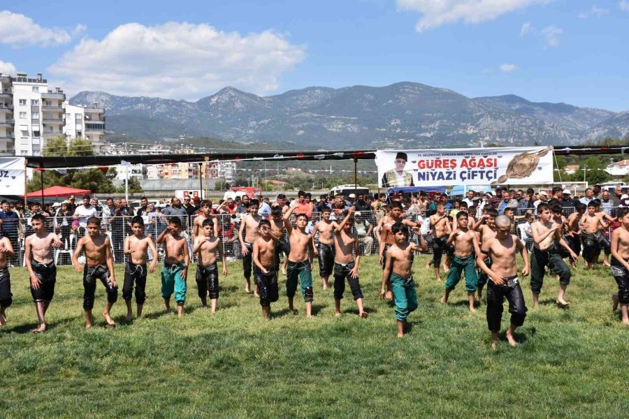 Kumluca Yağlı Pehlivan Güreşleri Başladı