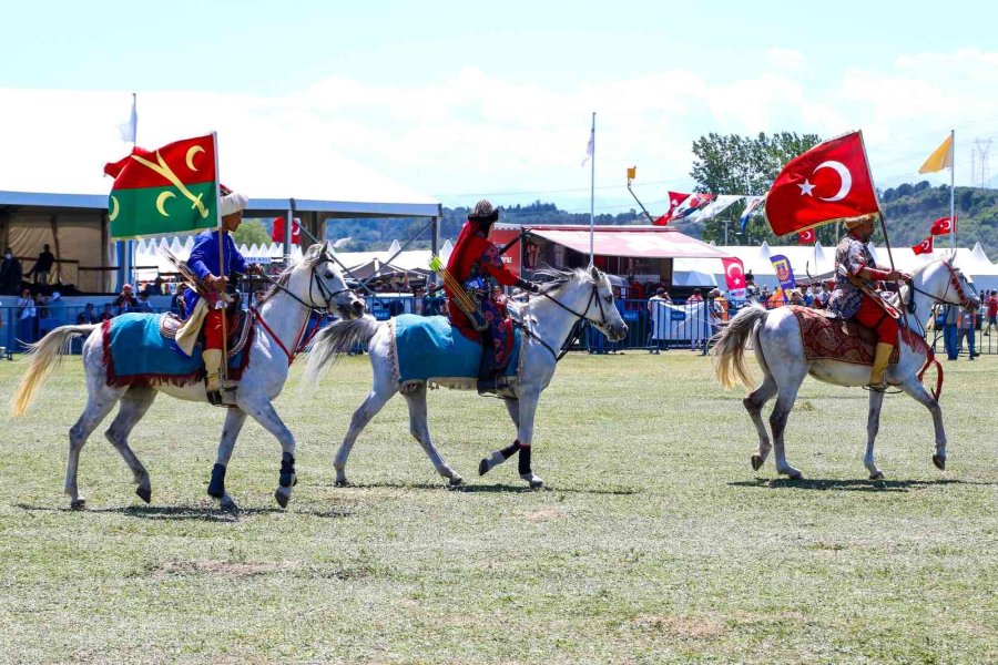 Yörük Türkmen Festivalinde Savaş Oyunları Nefes Kesti
