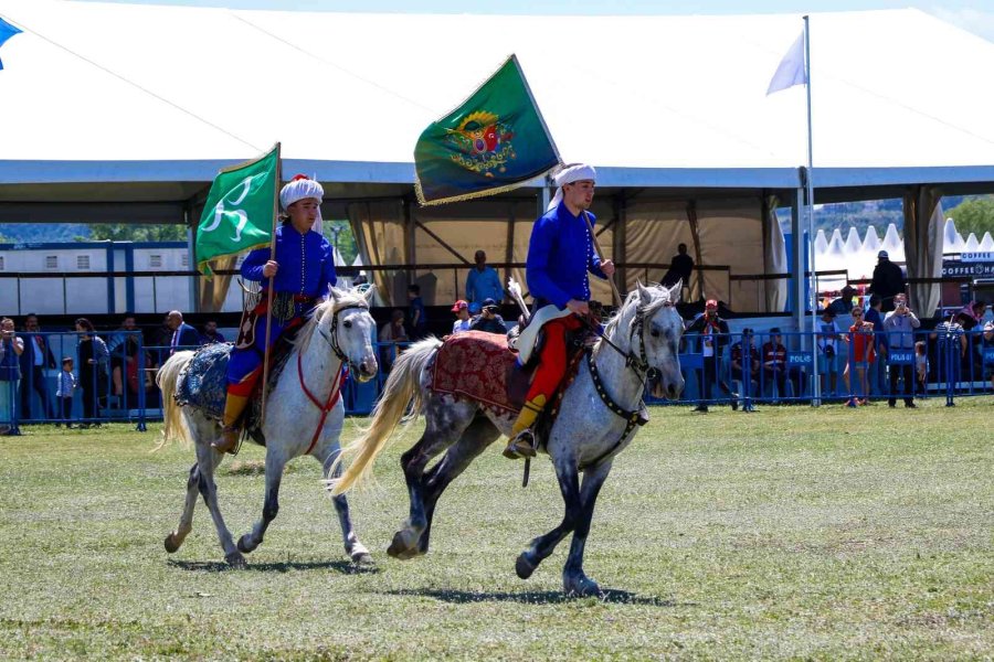 Yörük Türkmen Festivalinde Savaş Oyunları Nefes Kesti