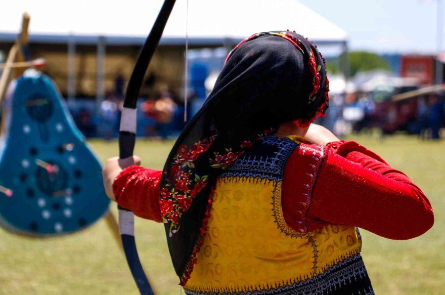 Yörük Türkmen Festivalinde Savaş Oyunları Nefes Kesti