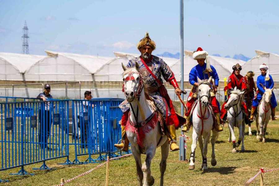 Yörük Türkmen Festivalinde Savaş Oyunları Nefes Kesti