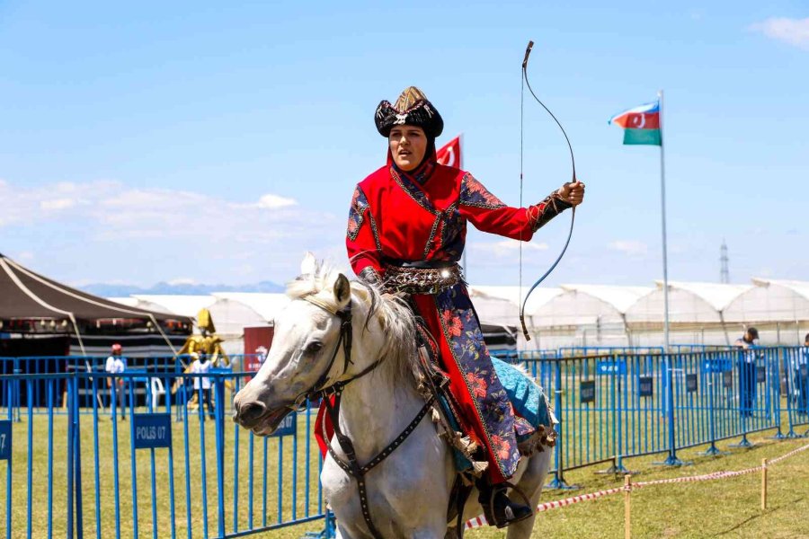 Yörük Türkmen Festivalinde Savaş Oyunları Nefes Kesti