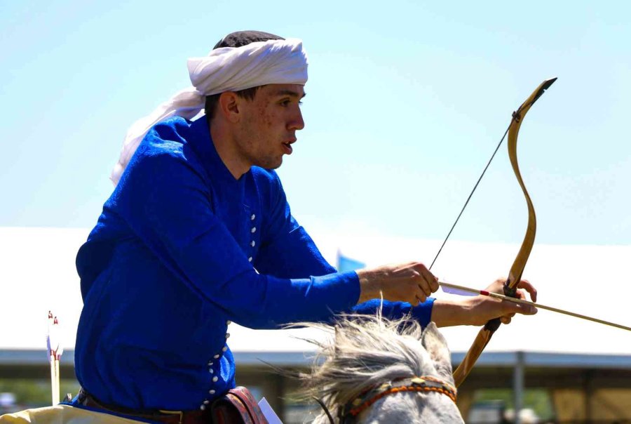 Yörük Türkmen Festivalinde Savaş Oyunları Nefes Kesti