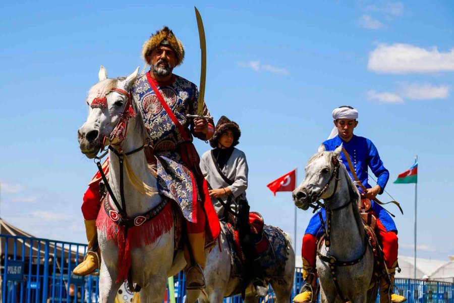 Yörük Türkmen Festivalinde Savaş Oyunları Nefes Kesti