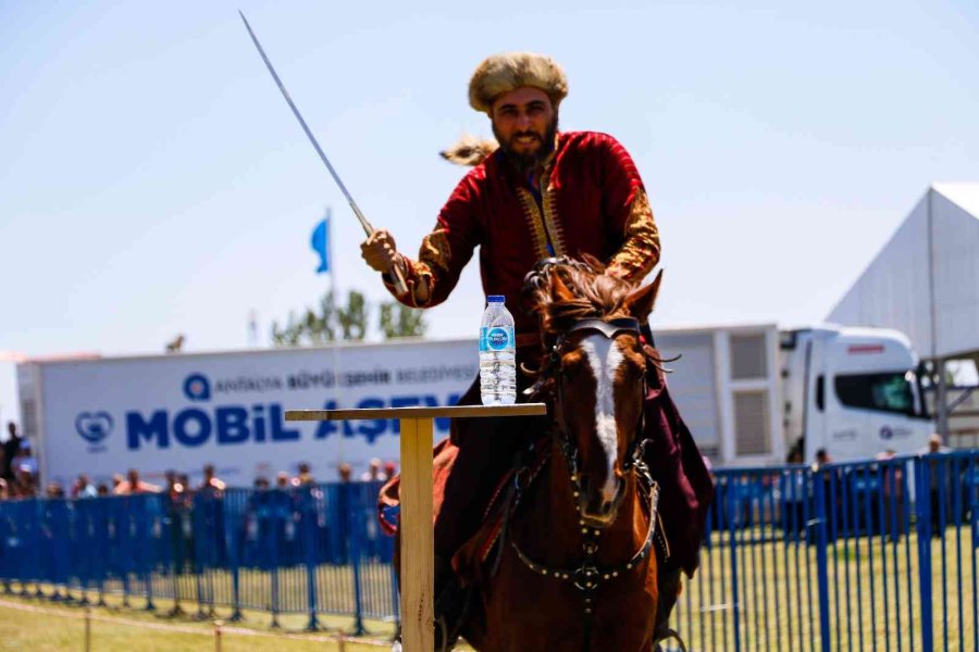 Yörük Türkmen Festivalinde Savaş Oyunları Nefes Kesti