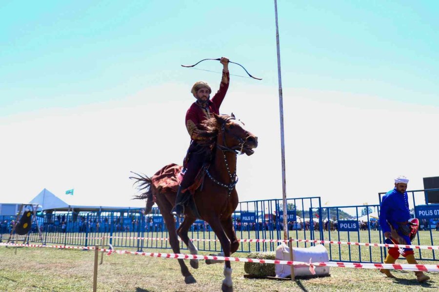 Yörük Türkmen Festivalinde Savaş Oyunları Nefes Kesti