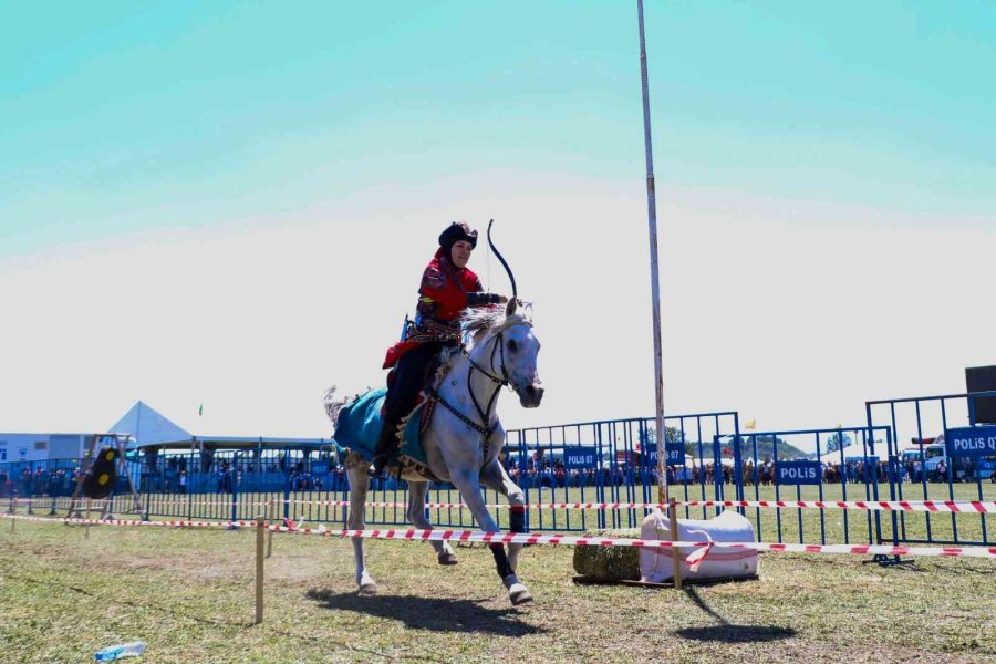 Yörük Türkmen Festivalinde Savaş Oyunları Nefes Kesti