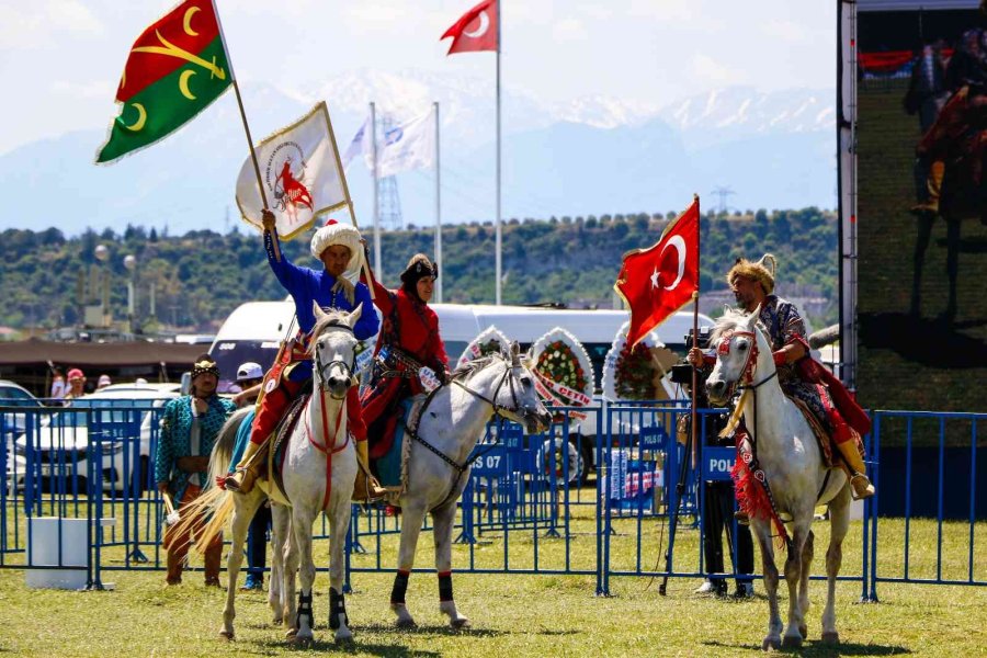 Yörük Türkmen Festivalinde Savaş Oyunları Nefes Kesti