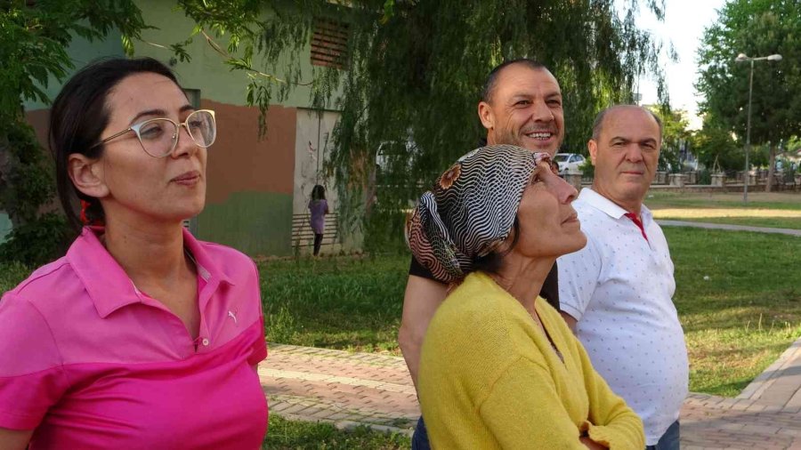 12’nci Kattan 11’inci Kata Düşen Kedinin Kurtarılmasını Film İzler Gibi İzlediler